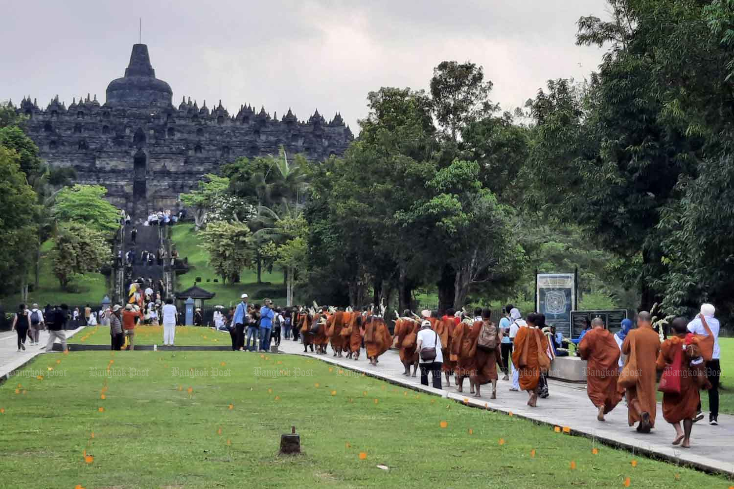 Moine thaïlandais célèbre une «unité dans la diversité lors d'un pèlerinage en Indonésie.