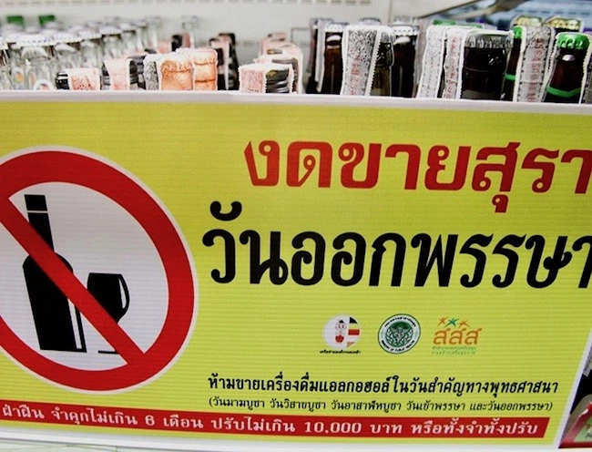 THAÏLANDE – SOCIÉTÉ : L’interdiction de vente d’alcool l’après-midi reste en vigueur