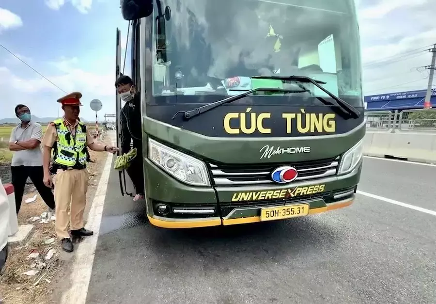 VIETNAM – SOCIÉTÉ : Version « serrés comme des sardines » sur l’autoroute