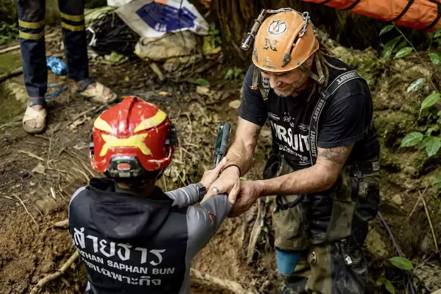 LAOS – SOCIÉTÉ : Les sauveteurs retrouvent les sept villageois piégés dans la grotte