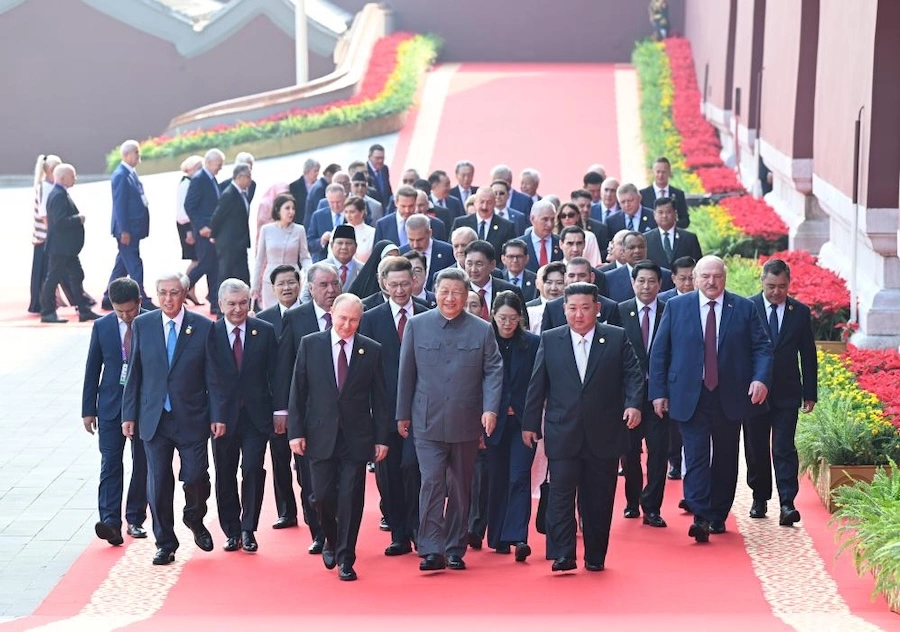 ASIE – CHINE : Xi Jinping préside une parade militaire pour bien montrer sa puissance
