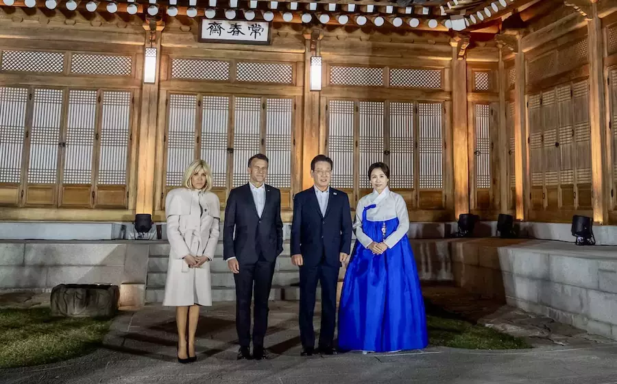 CORÉE DU SUD – FRANCE : Macron pousse sa “troisième voie” entre Washington et Pékin