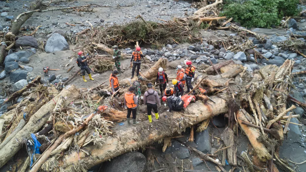 Inondations en Asie du Sud-Est: plus de 900 morts et des centaines de disparus