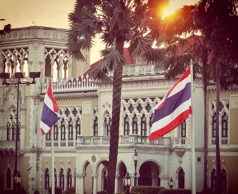 THAÏLANDE – POLITIQUE : La Première ministre riposte avec un nouveau gouvernement
