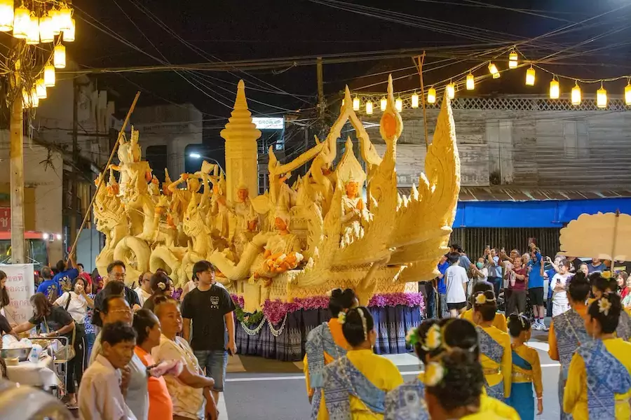 THAÏLANDE – CHRONIQUE : A Ubon, la cire est une œuvre d’art