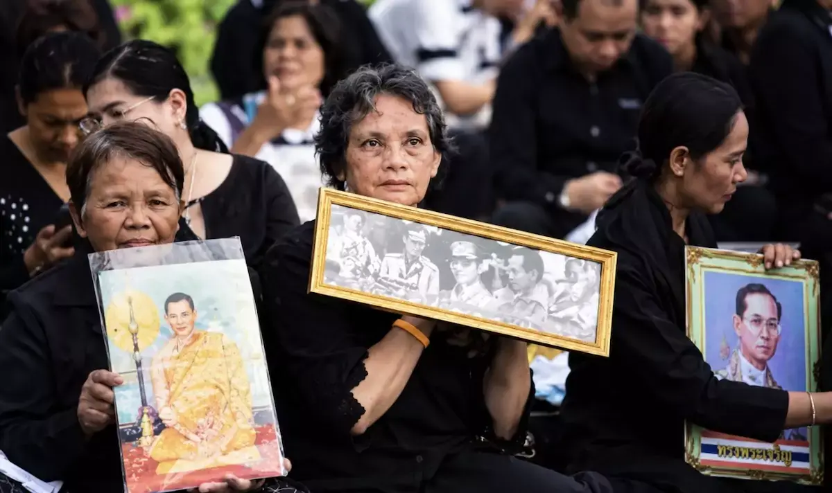 THAÏLANDE – HISTOIRE : Dans les archives de Gavroche, il y a dix ans, le deuil d’un grand monarque