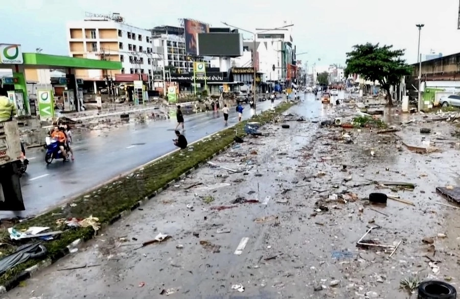 THAÏLANDE – INONDATIONS : Hat Yai, les eaux refluent enfin, le drainage s’accélère