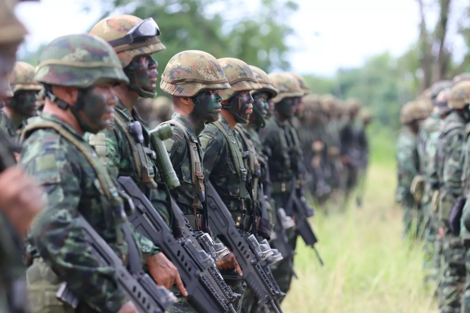 THAÏLANDE – CHRONIQUE : La guerre, trop sérieuse pour être confiée aux militaires