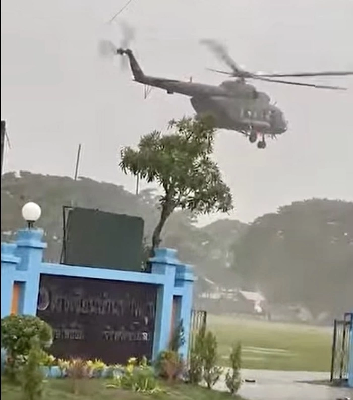 THAÏLANDE – SOCIÉTÉ : Un hélicoptère militaire atterrit d’urgence dans une école