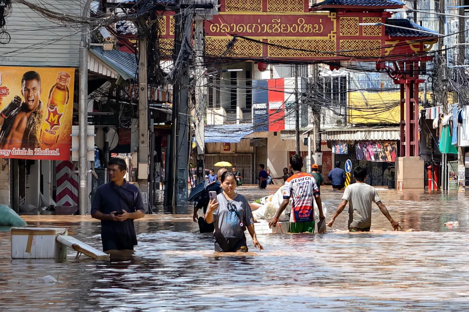 La pluie battante s'abat sur les districts de Chiang Mai