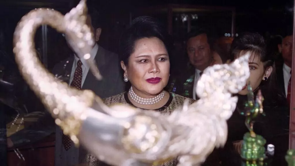 Thaïlande: décès de la reine mère Sirikit, figure puissante de la monarchie