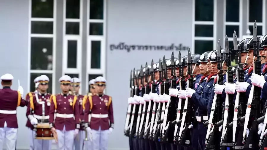 THAÏLANDE – POLICE : Qui prendra les commandes de la police royale thaïlandaise ? Le choix d’Anutin est attendu