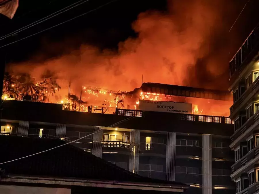 PATTAYA – INCENDIE : De nombreux touristes piégés dans un hôtel en flammes