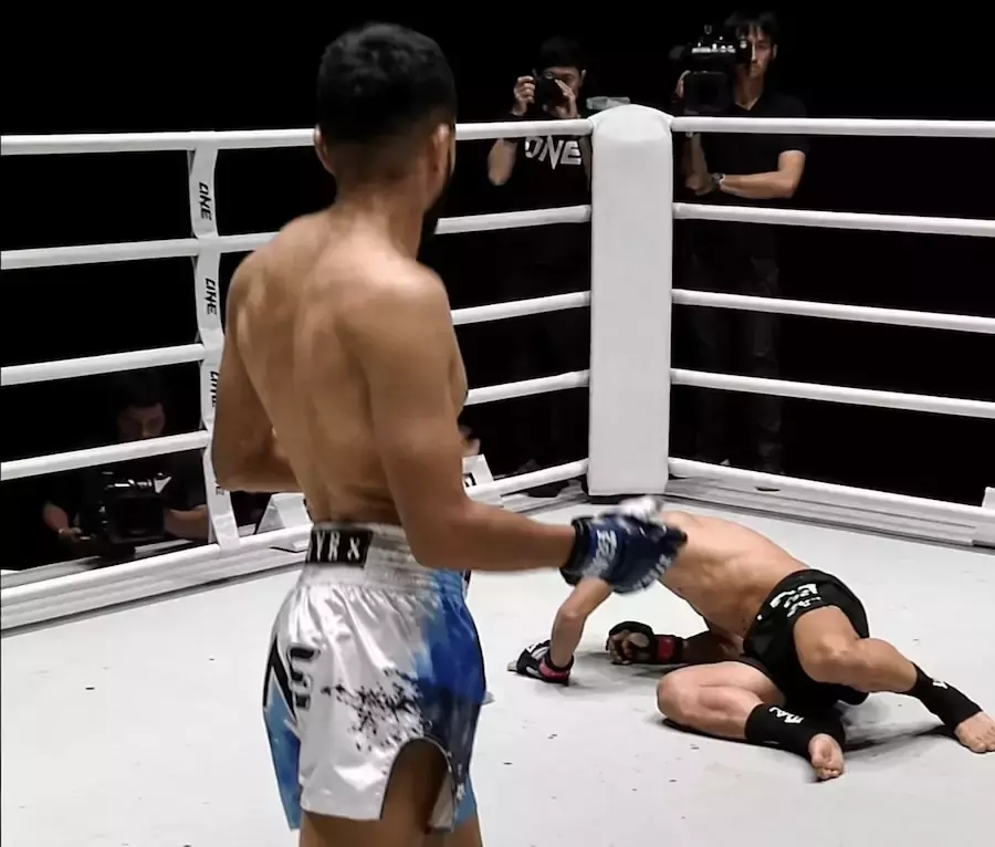 THAÏLANDE – MUAY THAÏ : Akram Hamidi renverse Watcharaphon au Lumpinee
