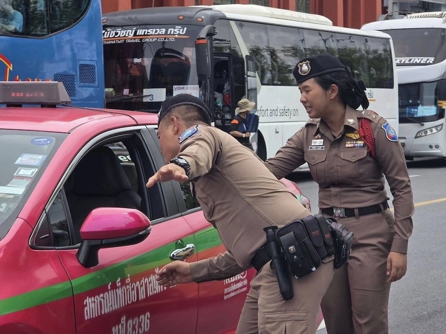 BANGKOK – TOURISME : La police sanctionne 76 chauffeurs de taxi et de tuk-tuk pour pratiques abusives