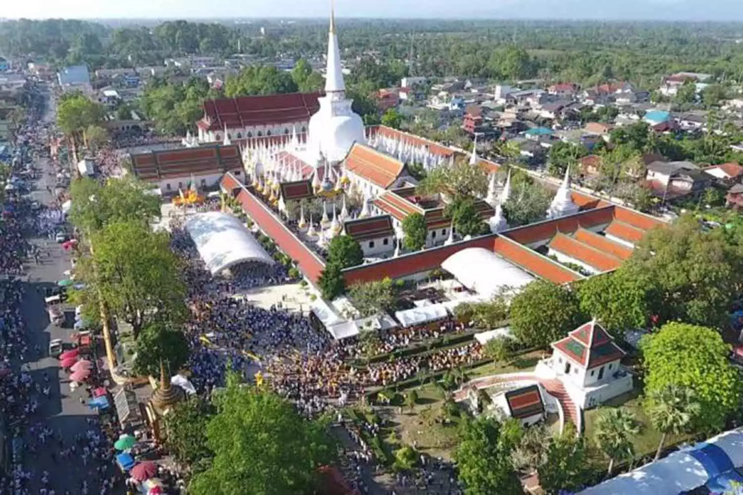 UNE reconnaît les qualifications de Wat Phra Mahathat