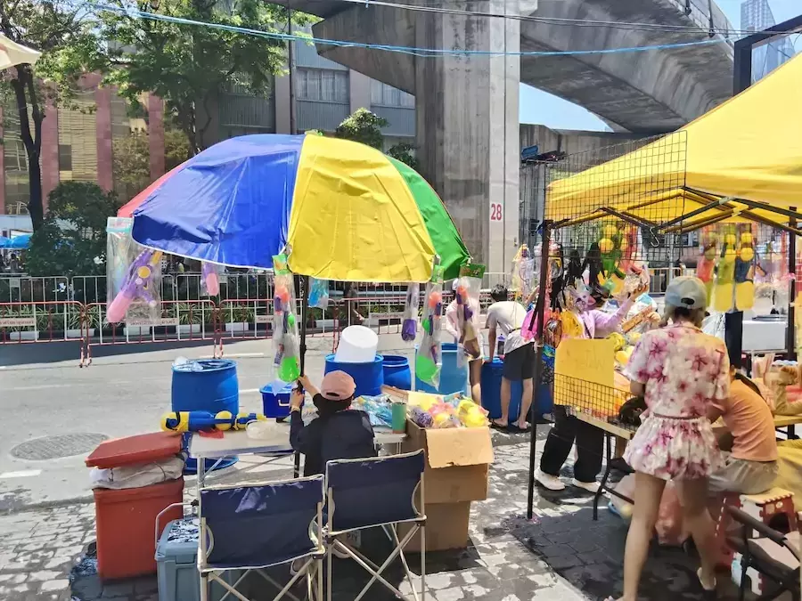 THAÏLANDE – SOCIÉTÉ : Silom chauffe avant le grand bain de Songkran