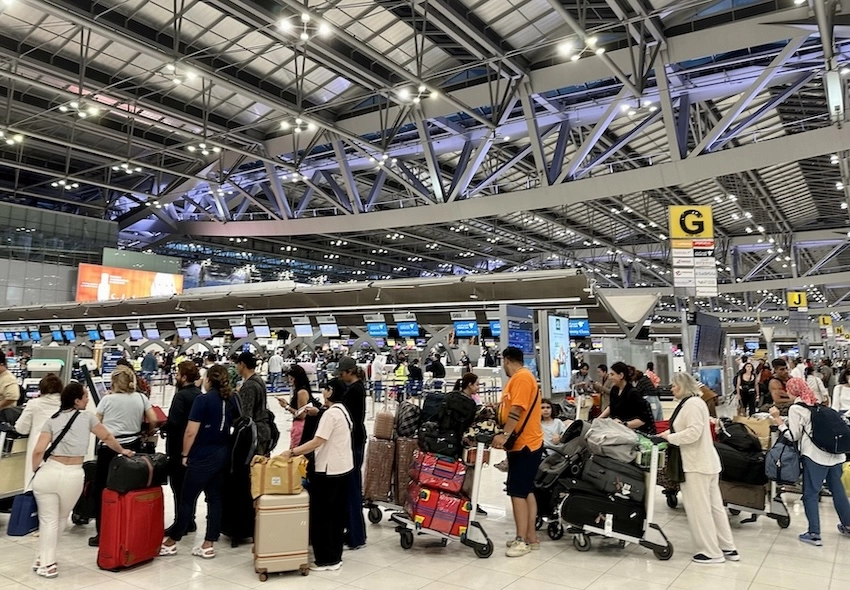 THAÏLANDE – TOURISME : Mesures d’urgence pour les touristes bloqués après les fermetures d’espace aérien