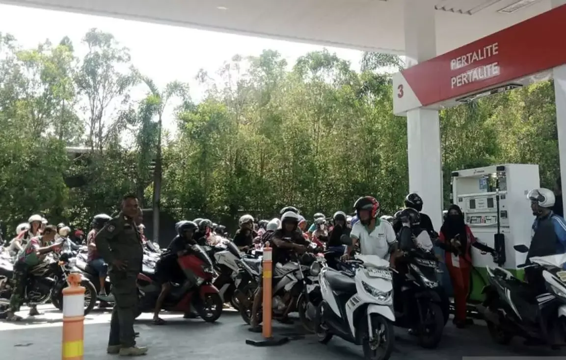 BALI – SOCIÉTÉ : L’île des Dieux asphyxiée par la pénurie d’essence