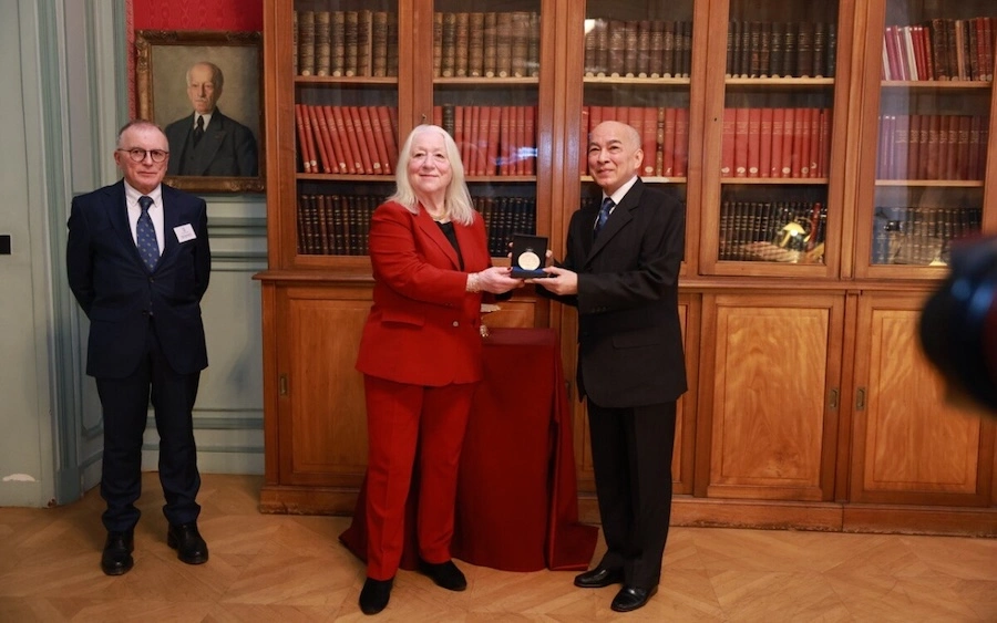 CAMBODGE – FRANCE : SM le roi Norodom Sihamoni reçu à l’Académie des Sciences d’Outre-Mer