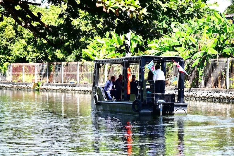 THAÏLANDE – ENVIRONNEMENT : Bangkok reçoit un bateau électrique de collecte des déchets offert par le Luxembourg