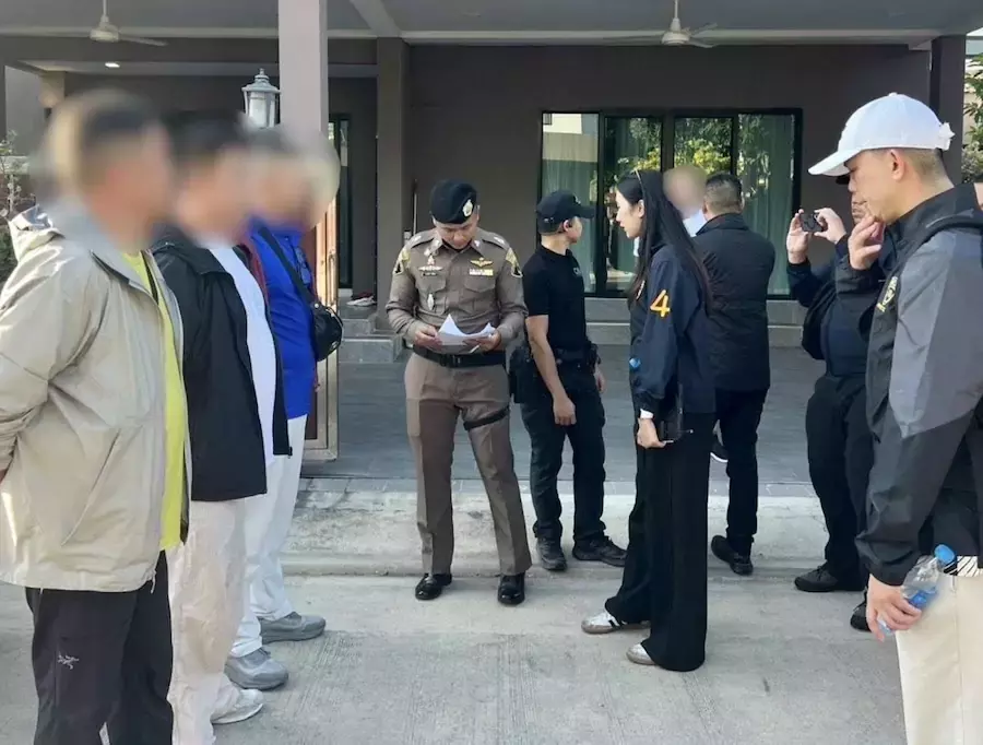 THAÏLANDE – JUSTICE : Quatre chinois arrêtés à Pattaya après une fraude présumée de 100 millions de bahts