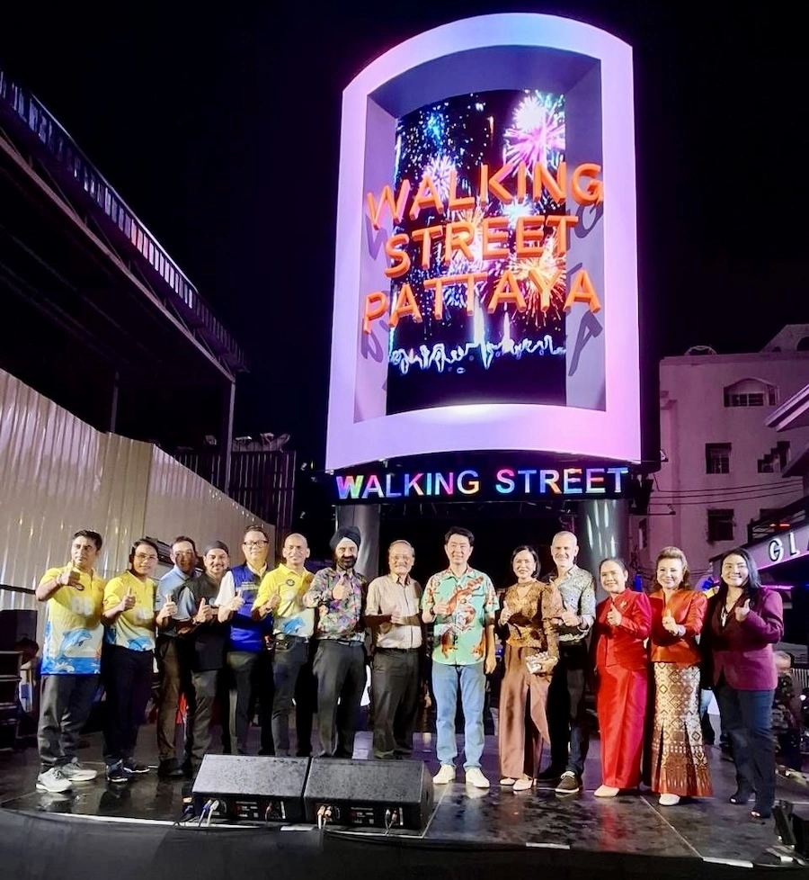 PATTAYA – TOURISME : Walking Street brille avec un écran LED 3D géant