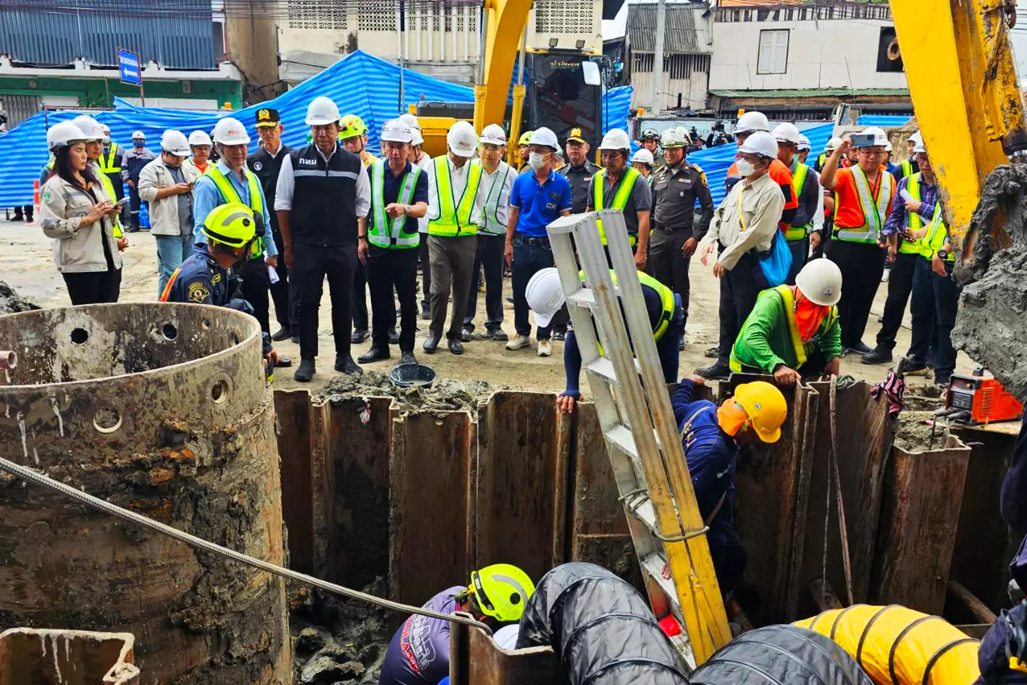 Travailleur de la construction enterré déclaré mort, la recherche du corps se poursuit.