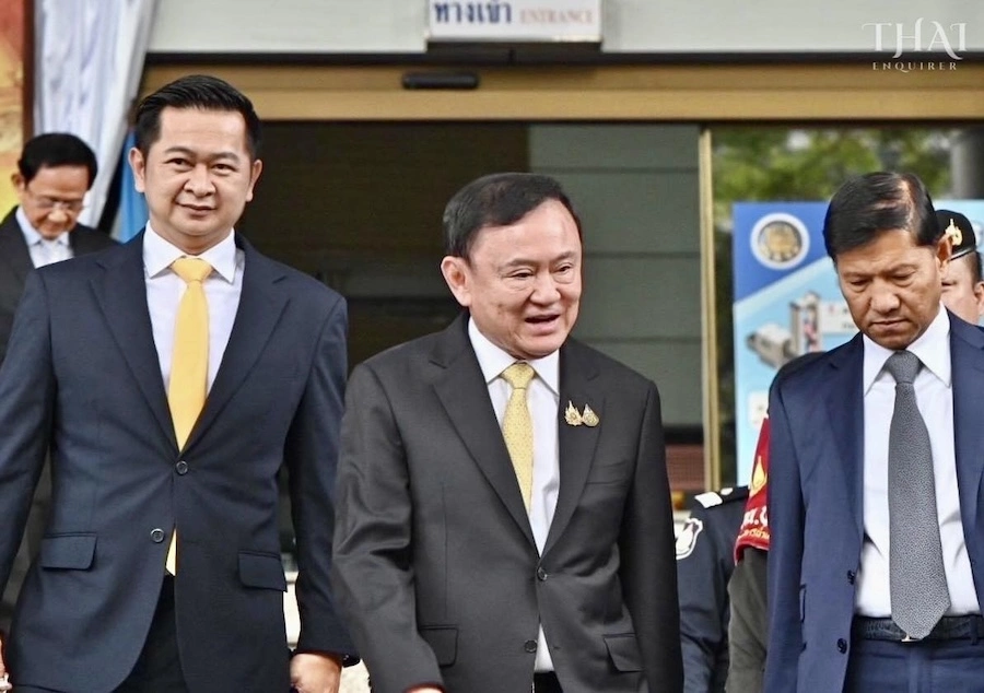 THAÏLANDE – POLITIQUE : Thaksin se rend à Singapour, le signal d’un prochain départ ?