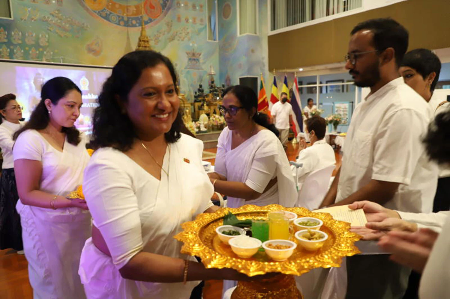 Les Sri Lankais célèbrent les jalons du Bouddha