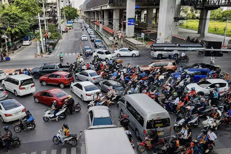 THAÏLANDE – ACCIDENT : Collision dramatique à Makkasan : huit morts, Bangkok sous le choc