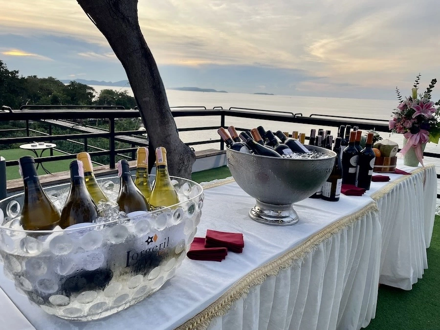THAÏLANDE – FRANCE : De Carcassonne à Pattaya, l’épopée d’un vin français