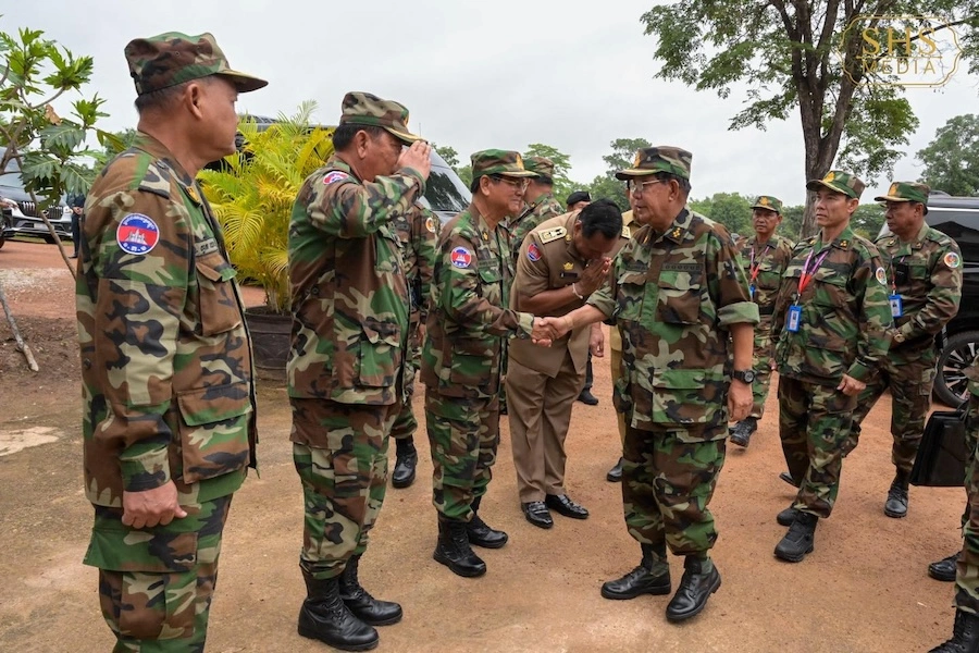 CAMBODGE – THAÏLANDE : Hun Sen se réinvente en chef de guerre, ce qu’il a toujours été