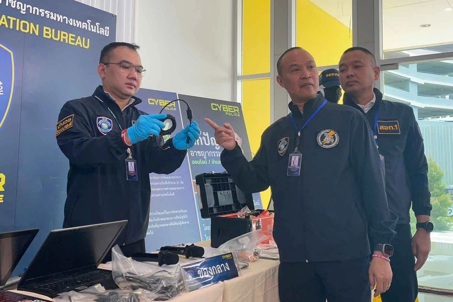 Une personne bulgare a été arrêtée pour avoir piraté des distributeurs automatiques de billets (DAB) à Nonthaburi.