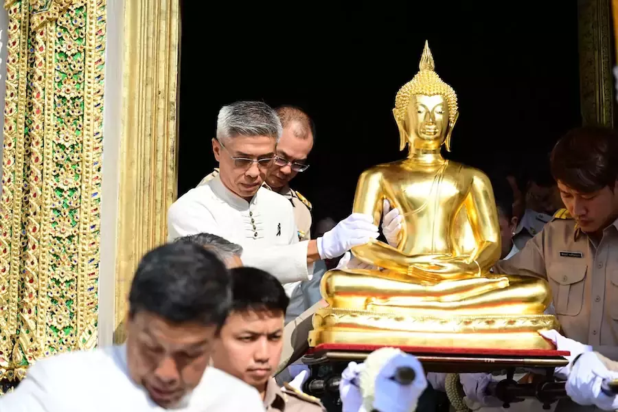 BANGKOK – CULTURE : Procession du Bouddha Phra Phuttha Sihing pour Songkran