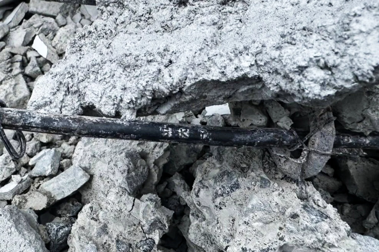 La marque d'acier de SAO retrouvée dans l'usine effondrée de Chon Buri.