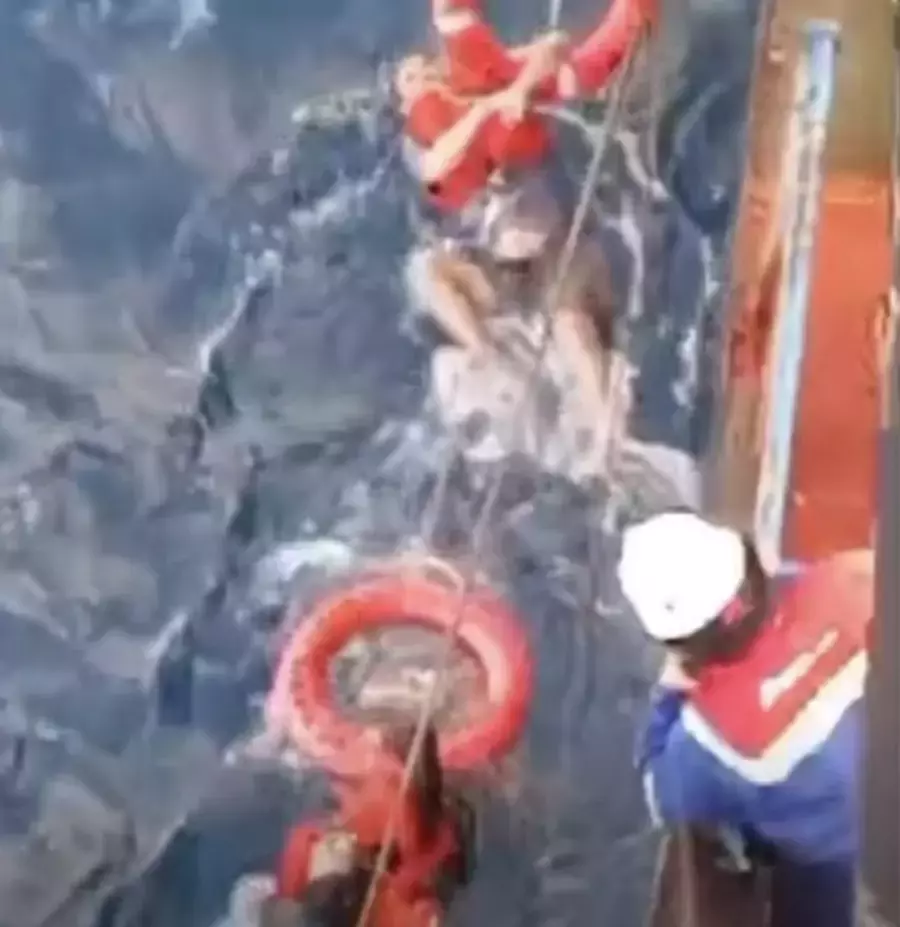 INDONÉSIE – ACCIDENT : Naufrage d’un ferry en mer de Java, 108 rescapés et 132 personnes recherchées