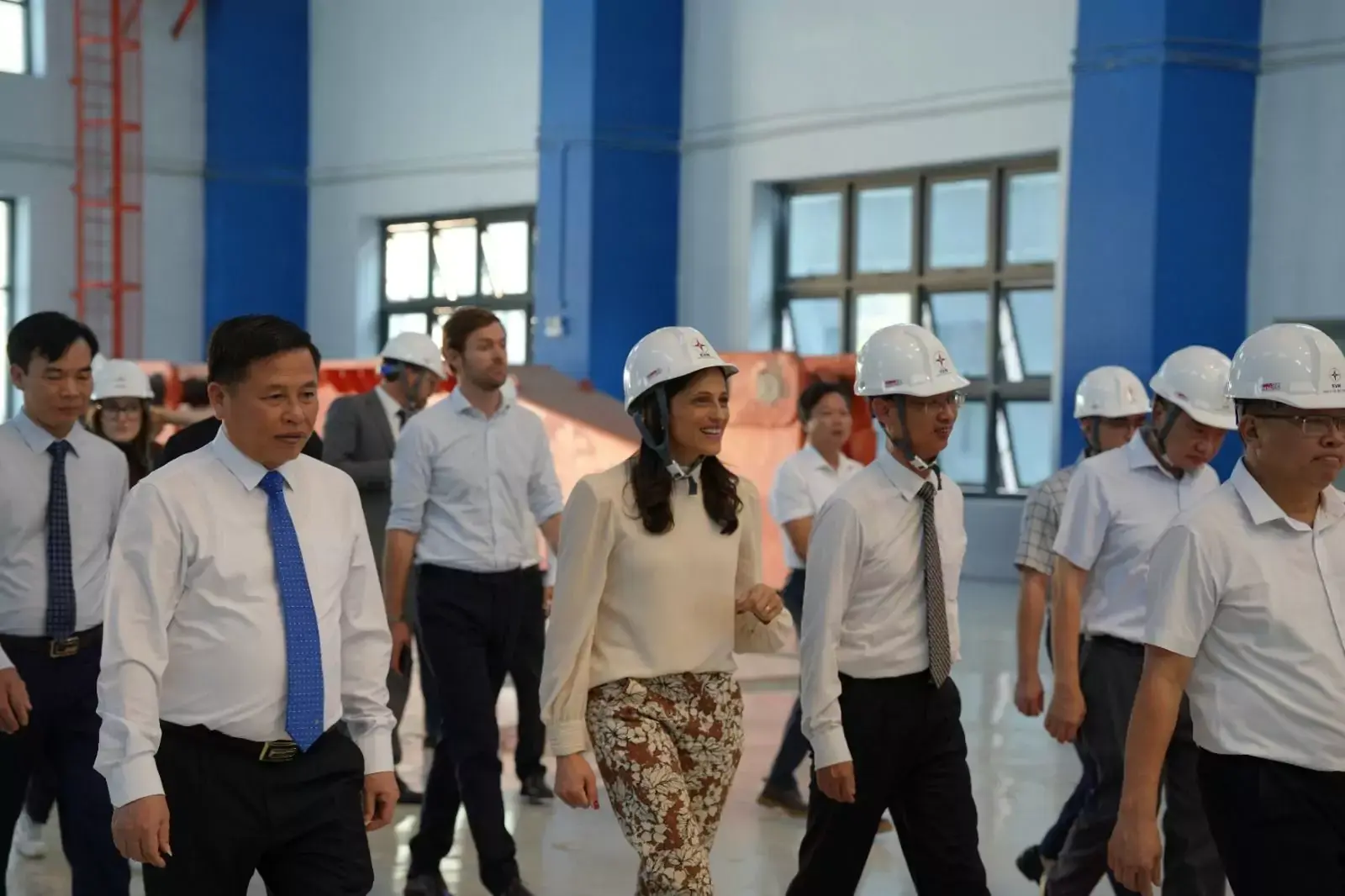 VIETNAM – FRANCE : La ministre Éléonore Caroit plonge dans le métro de Hanoï