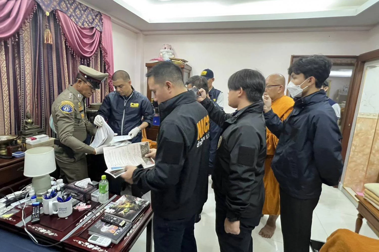 L'opération de démantèlement du schéma de fraude de Wat Rai Khing a commencé discrètement.