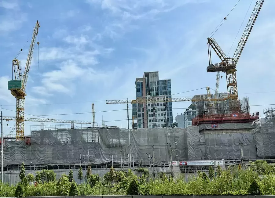 THAÏLANDE – IMMOBILIER : La hausse des coûts de construction pousse les promoteurs à augmenter leurs prix