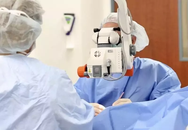 VIETNAM – SOCIÉTÉ : Opéré rapidement et à moindre coût, un Américain contourne les délais médicaux