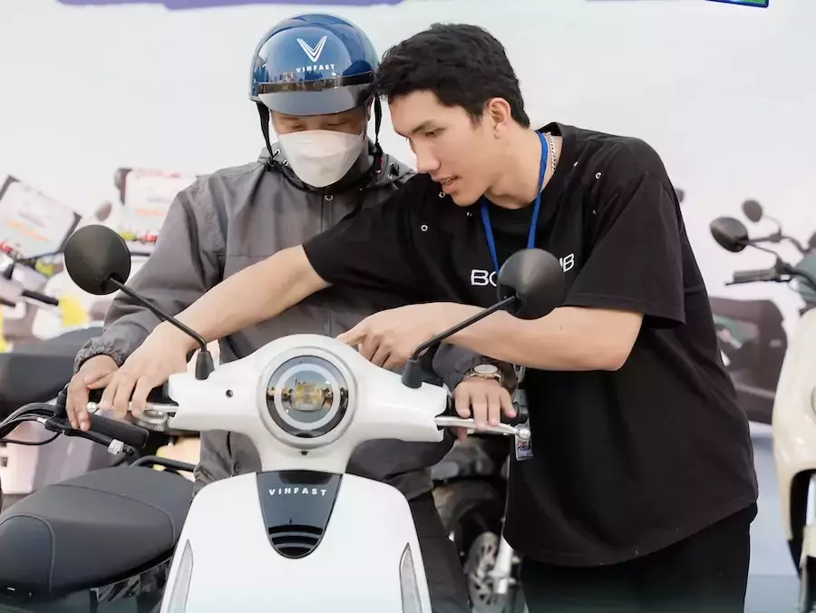 VIETNAM – ÉCONOMIE : VinFast renforce son réseau pour accélérer la révolution de la moto électrique