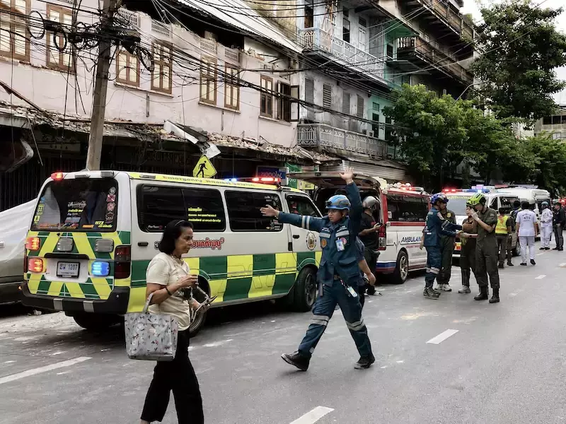 THAÏLANDE – SOCIÉTÉ : L’effondrement partiel d’un immeuble près du Wat Traimit fait un mort