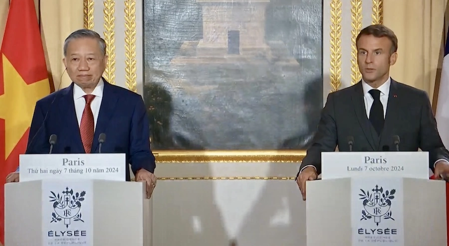 ASIE – FRANCE : Le président français arrive au Vietnam, avant l’Indonésie et Singapour