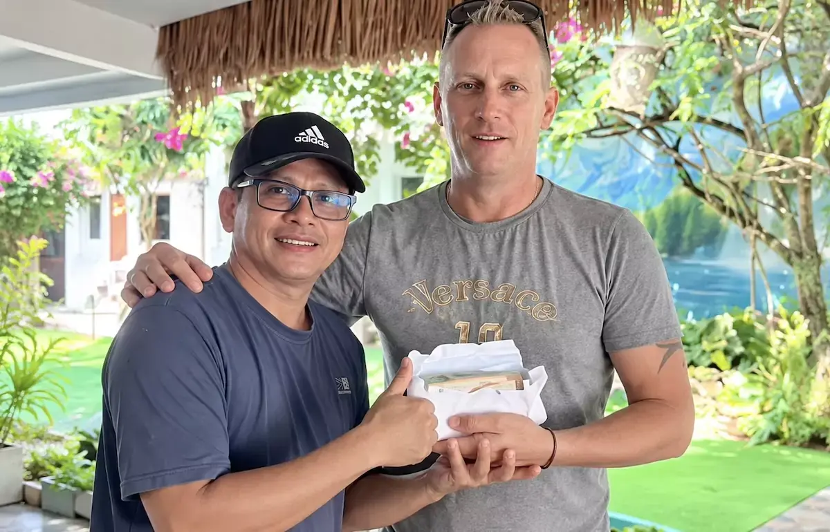 THAÏLANDE – TOURISME : À Phuket, un Français oublie une enveloppe à 100 000 bahts