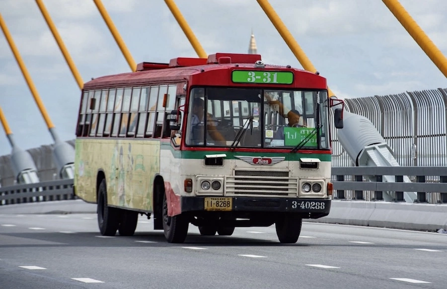 THAÏLANDE – TRANSPORTS : Les bus non climatisés remplacés par des véhicules électriques