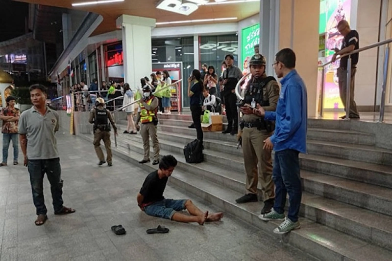 THAÏLANDE – SOCIÉTÉ : Un ancien boxeur met le feu à deux touristes malaisiens à Bangkok