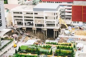 BANGKOK – SOCIÉTÉ : L’effondrement de la route Samsen : images du désastre