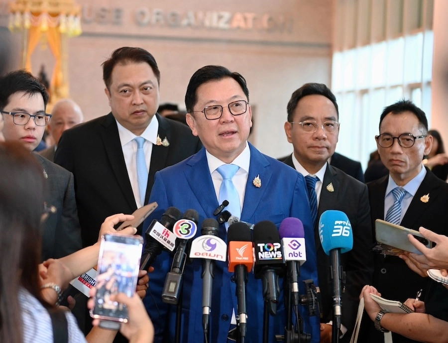 THAÏLANDE – POLITIQUE : Jatuporn Buruspat prend ses fonctions au ministère du Commerce