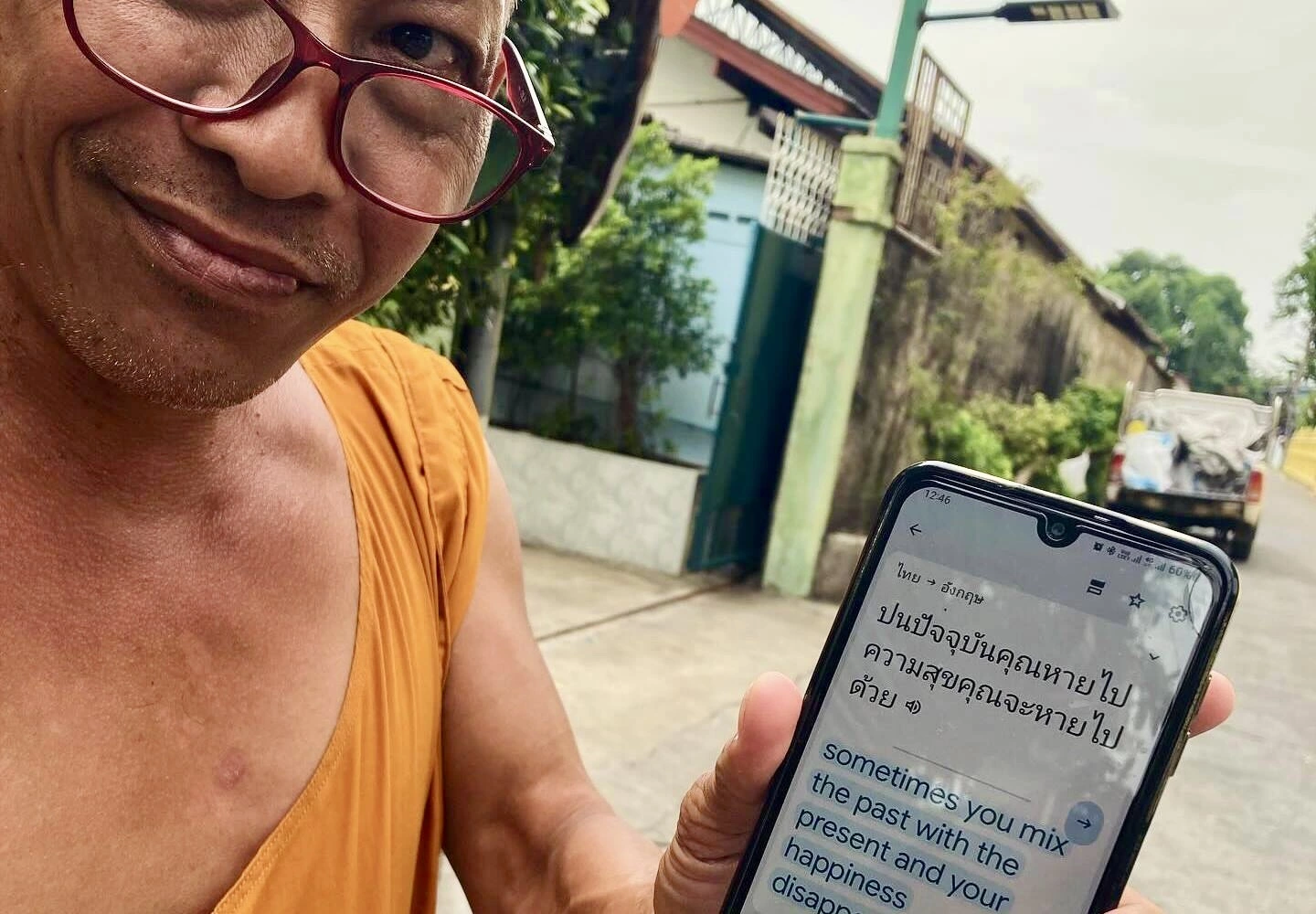 Un moine thaï partage sa sagesse via Google Translate